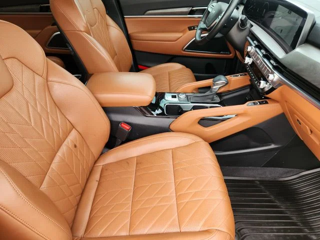 Used 2025 Black Kia SX-Prestige X-Line image 13