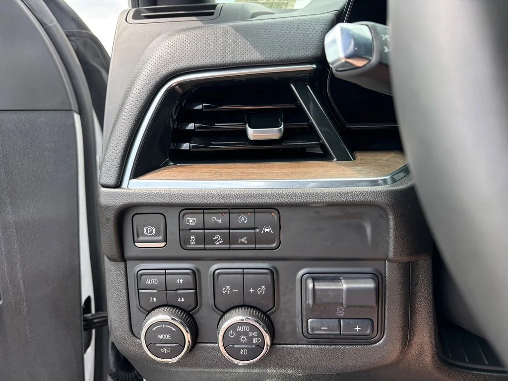 Used 2025 Beige Chevrolet High Country image 21