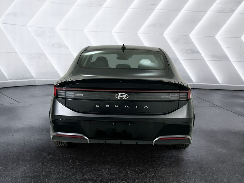 Used 2025 Gray Hyundai SEL image 5