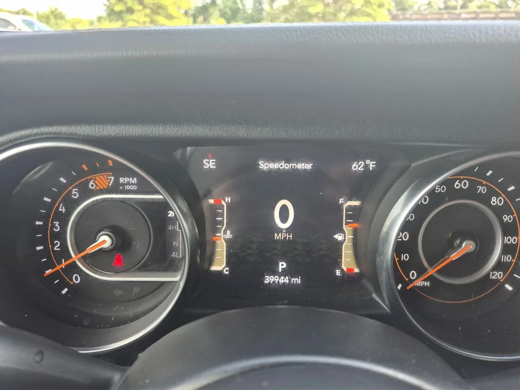 Used 2023 White Jeep Sahara image 22