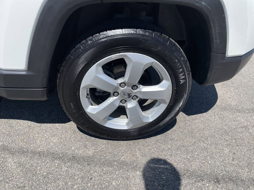 Certified Used 2021 White Jeep Latitude image 10