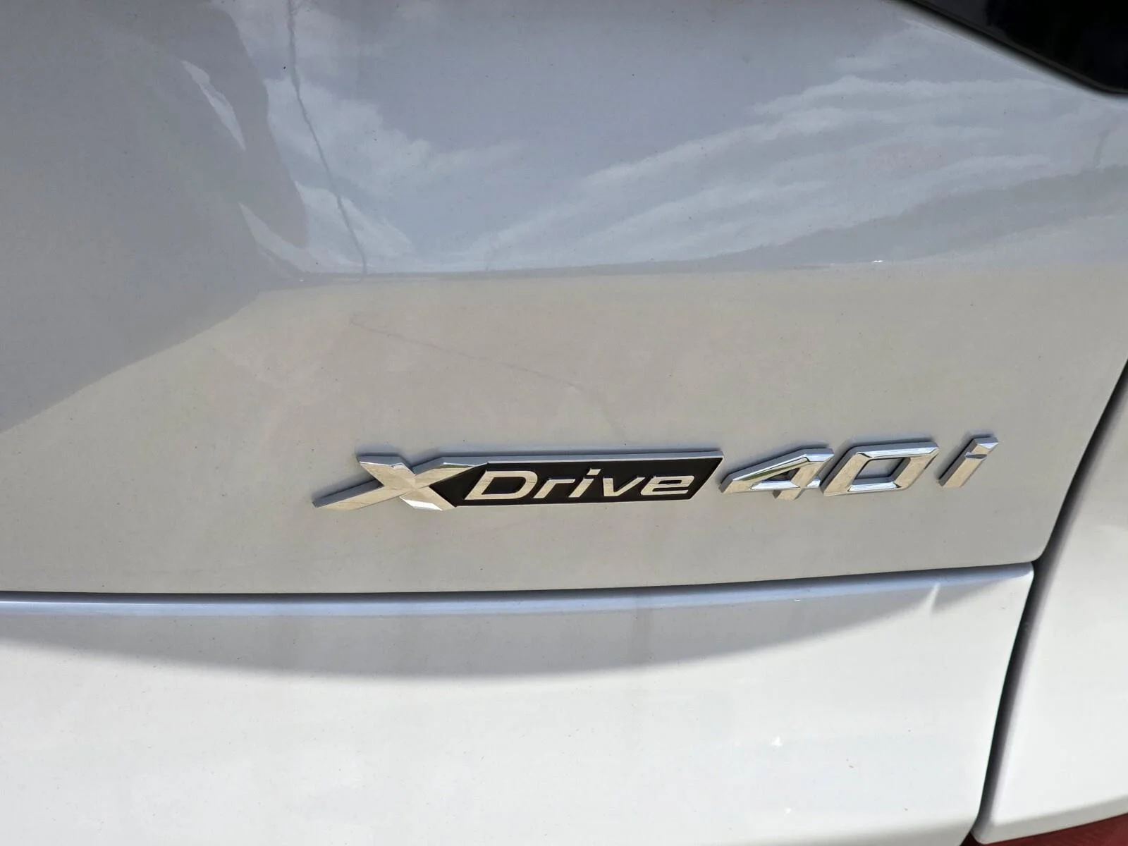 New 2026 0A96 Mineral White Metallic BMW xDrive40i image 8