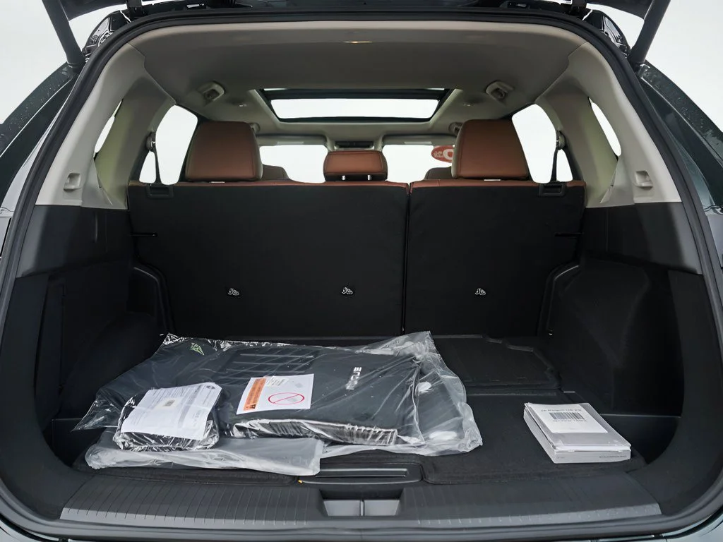New 2026 Everest White Pearl/Super Black Nissan Platinum image 8