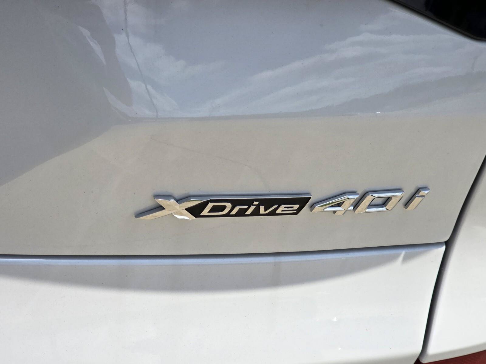 New 2026 0A96 Mineral White Metallic BMW xDrive40i image 8