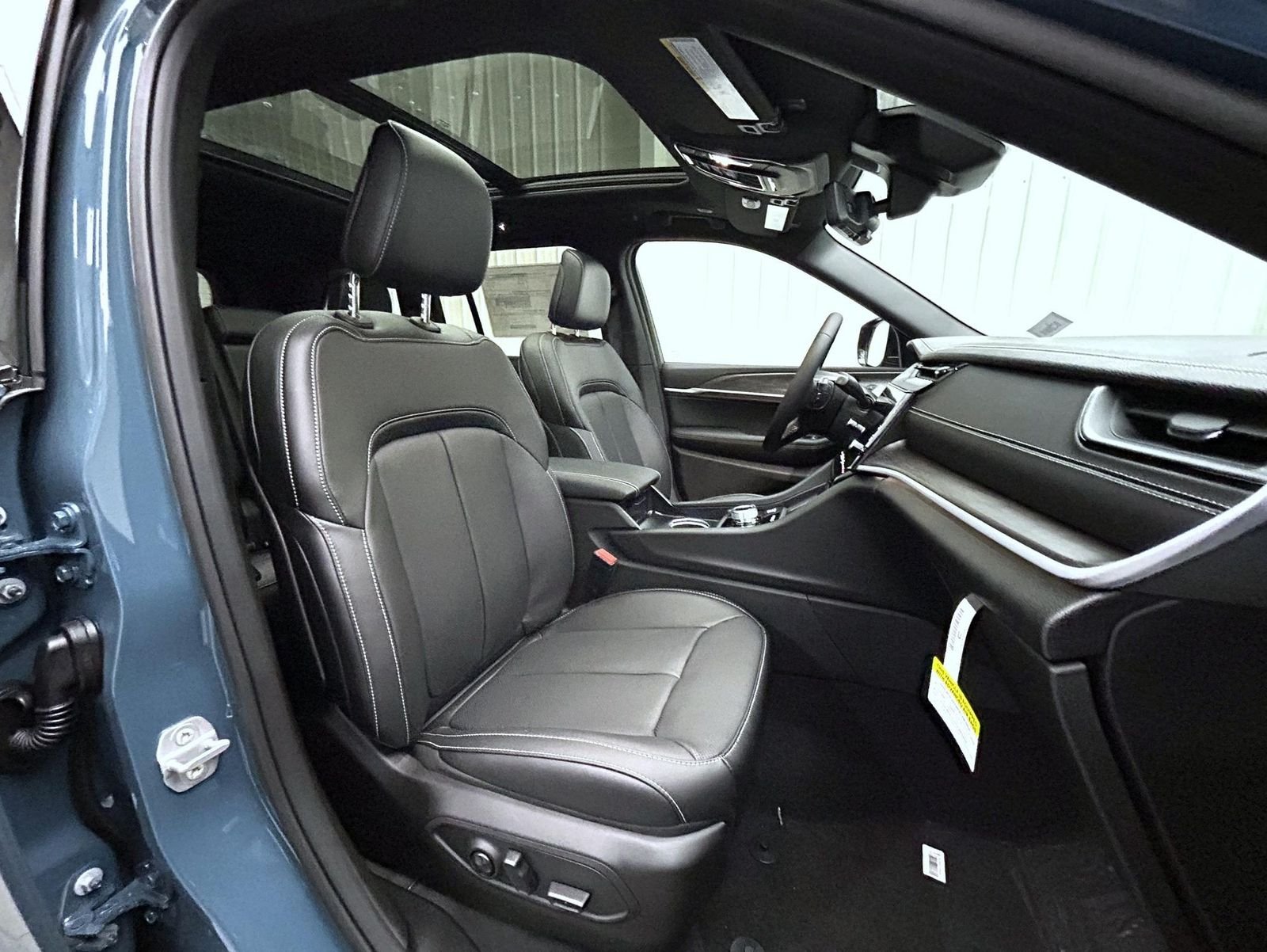 New 2026 Steel Blue Exterior Paint Jeep Limited Reserve image 15