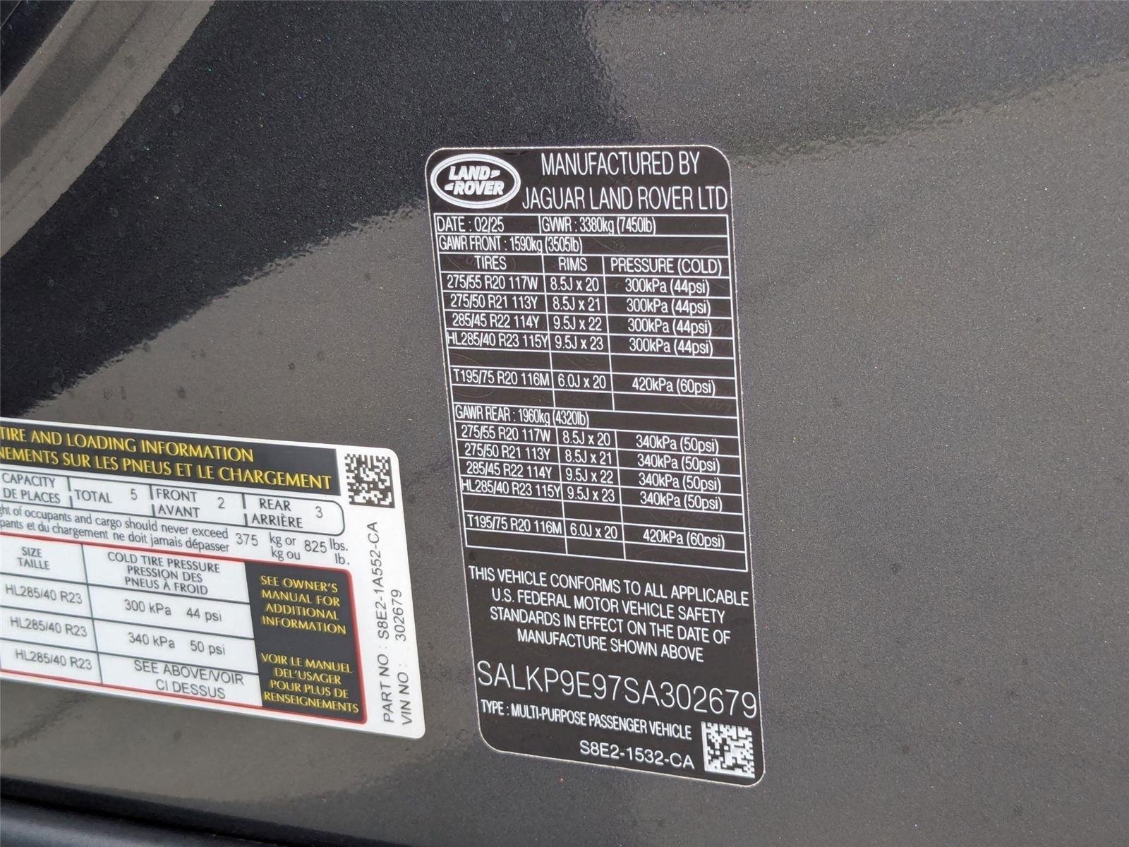 Used 2025 Carpathian Grey Premium Metallic Land Rover SE image 37