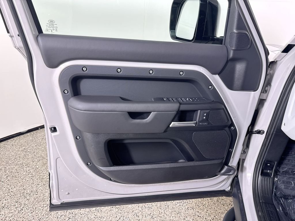 New 2026 BORASCO GRY MET Land Rover X-Dynamic SE image 13