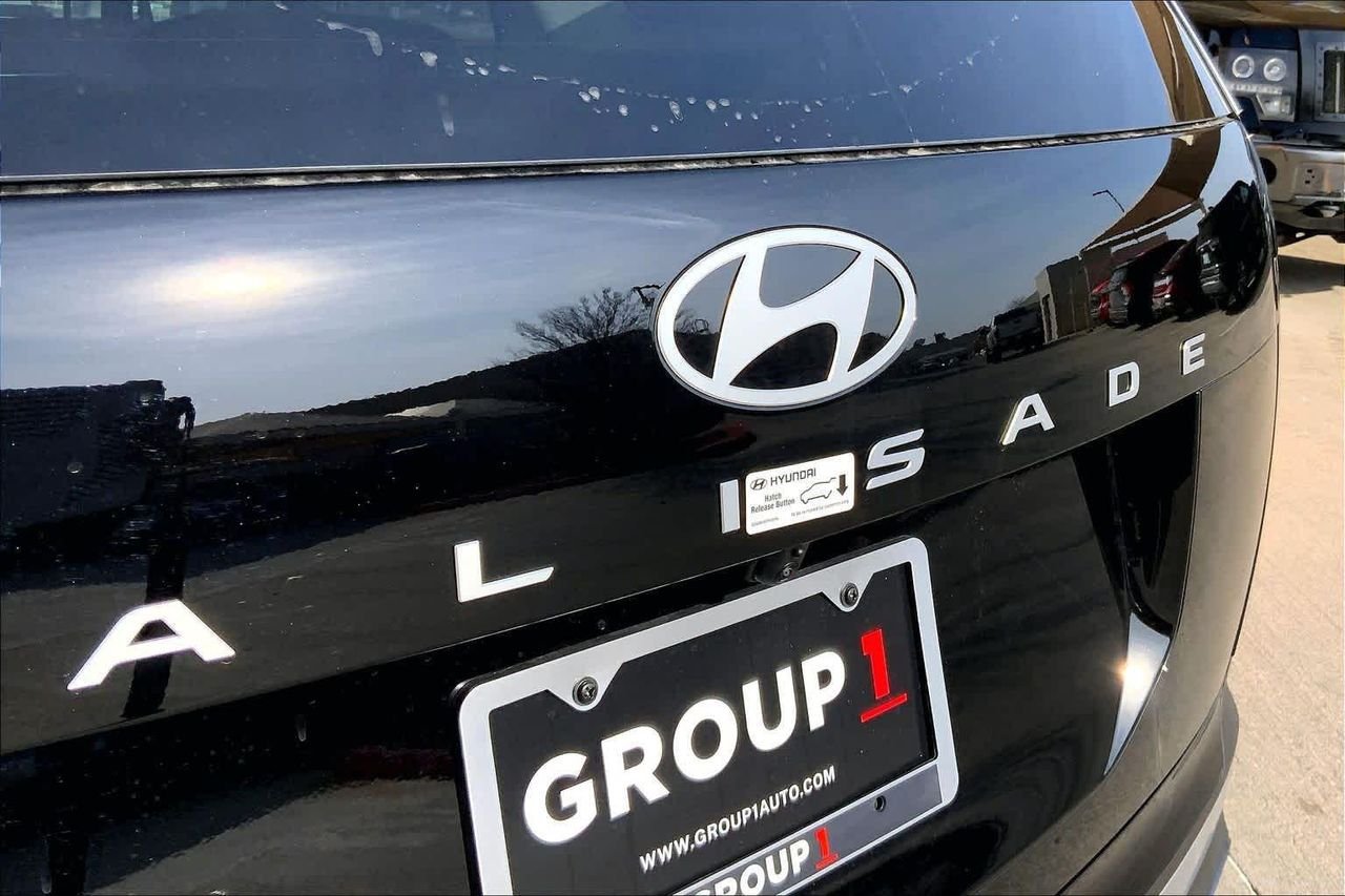 New 2026 Abyss Black Pearl Hyundai SEL Premium FWD image 15