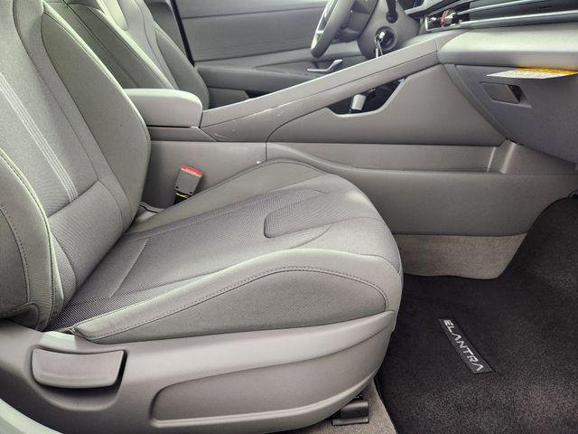New 2026 White Hyundai SE image 17