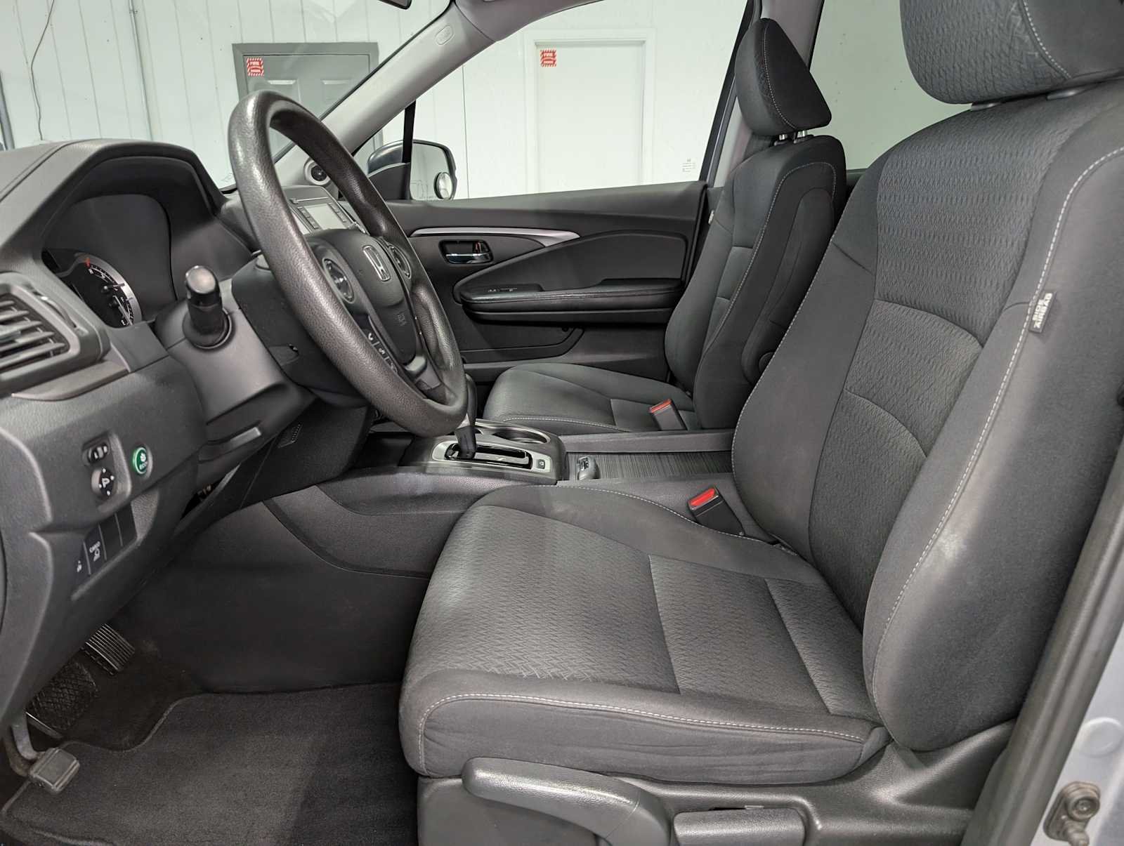 Used 2017 Lunar Silver Metallic Honda RT image 4