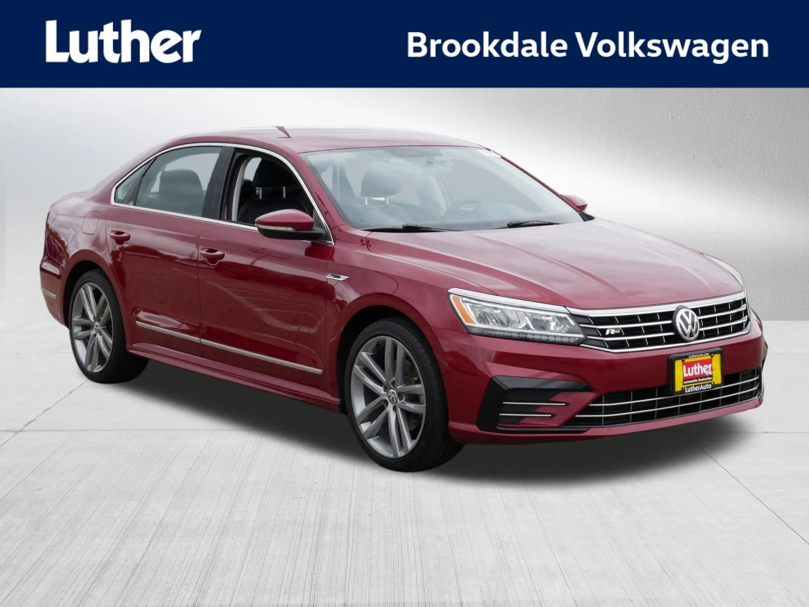 2017 Volkswagen Passat 1.8T R-Line w/ Comfort Pkg. Auto's photo