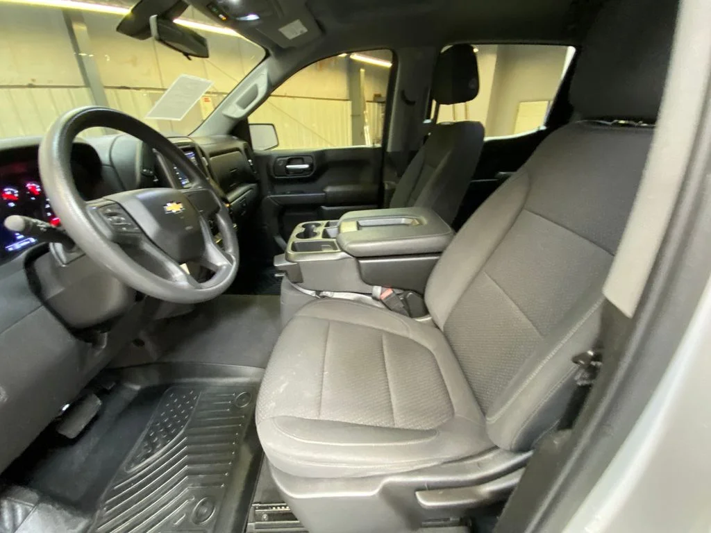 Used 2022 Silver Chevrolet Custom image 23