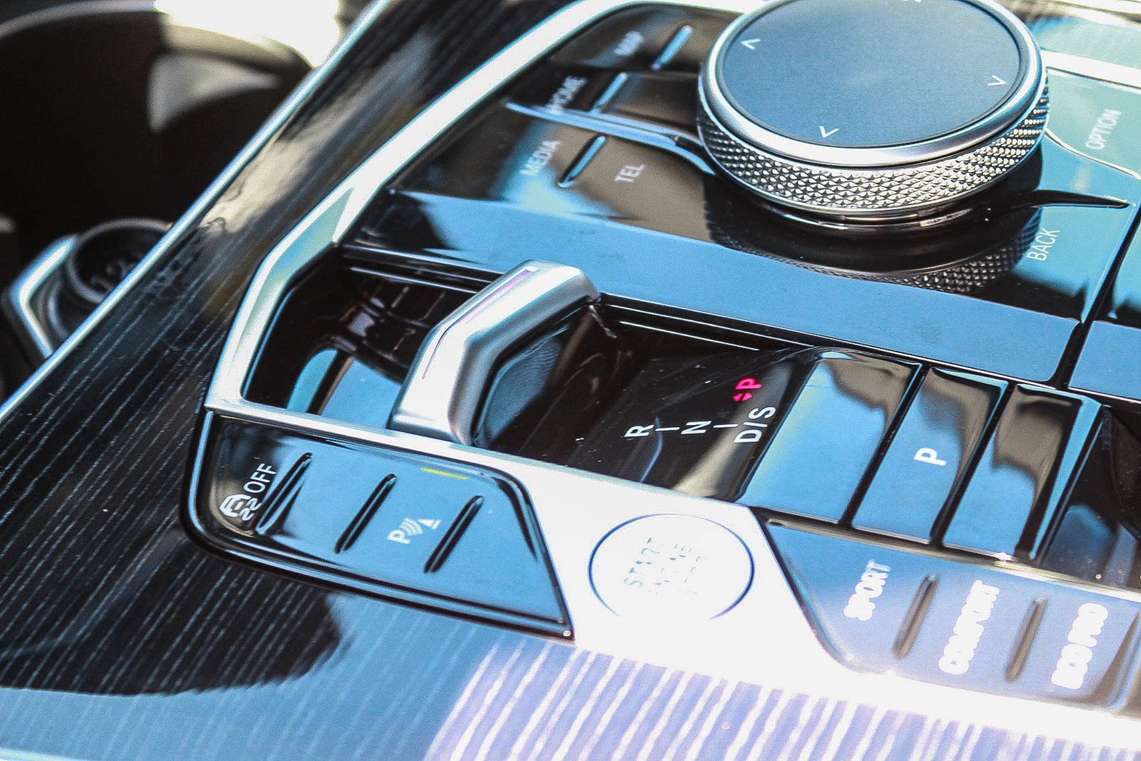 New 2027 Tanzanite Blue II Metallic BMW xDrive40i image 19