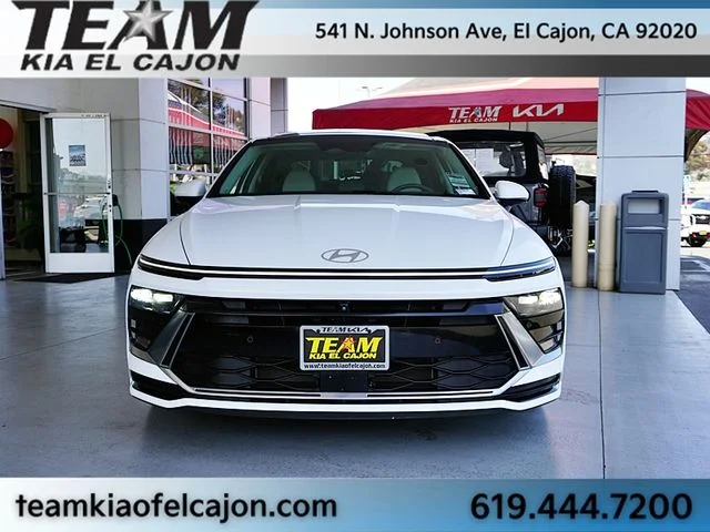 Used 2024 White Hyundai Limited image 4