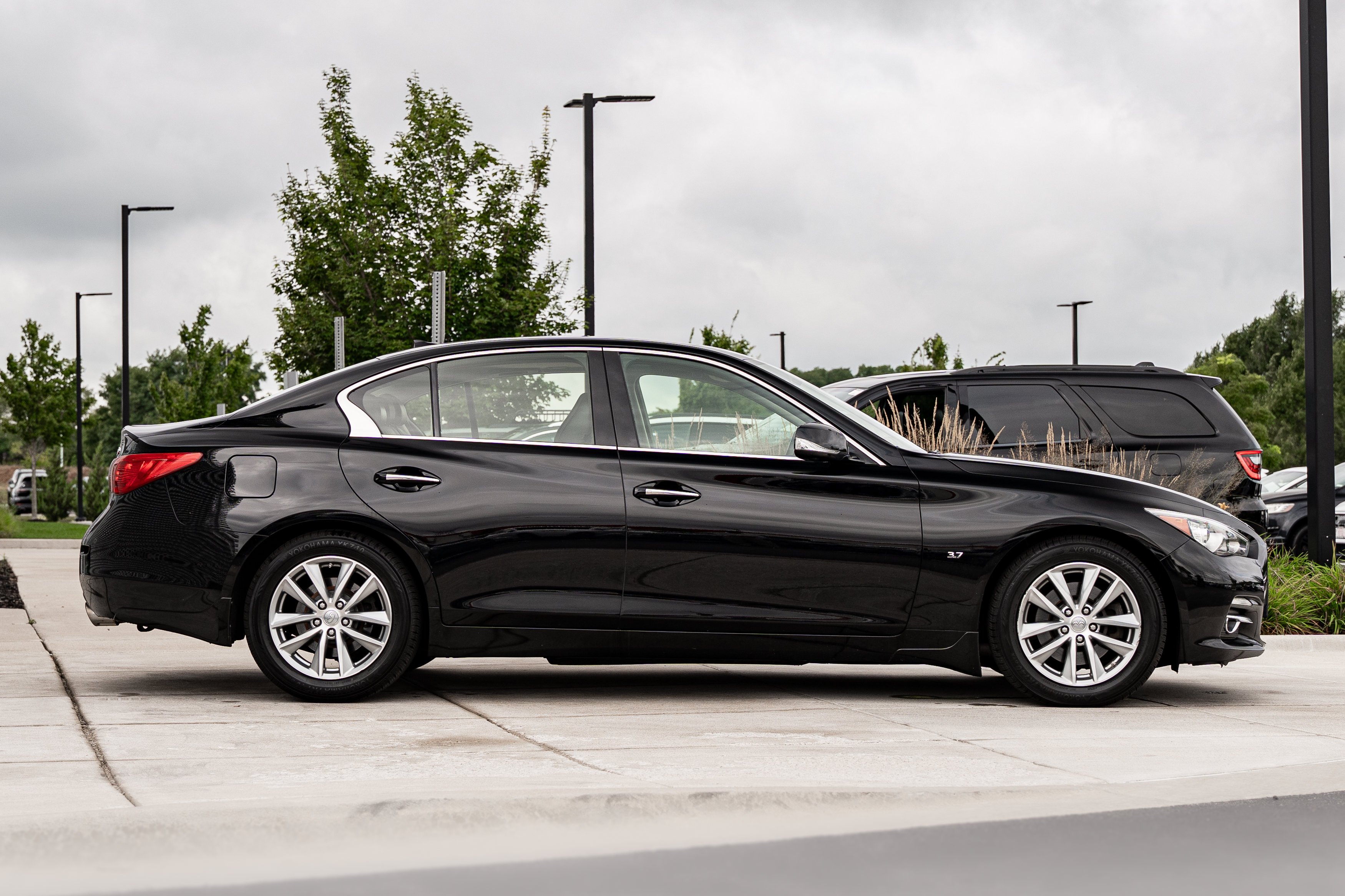 Used 2014 Black Obsidian INFINITI Premium image 3