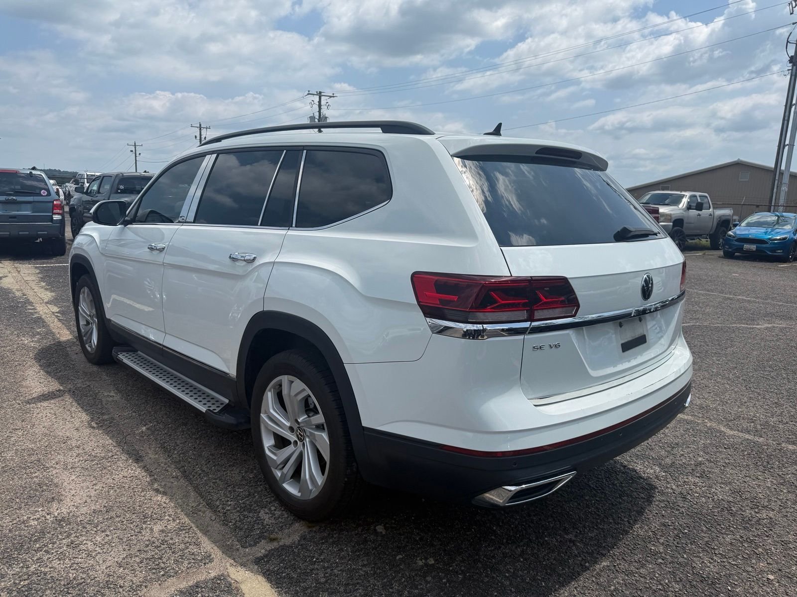 Used 2021 Pure White Volkswagen 3.6L V6 SE w/Technology image 5