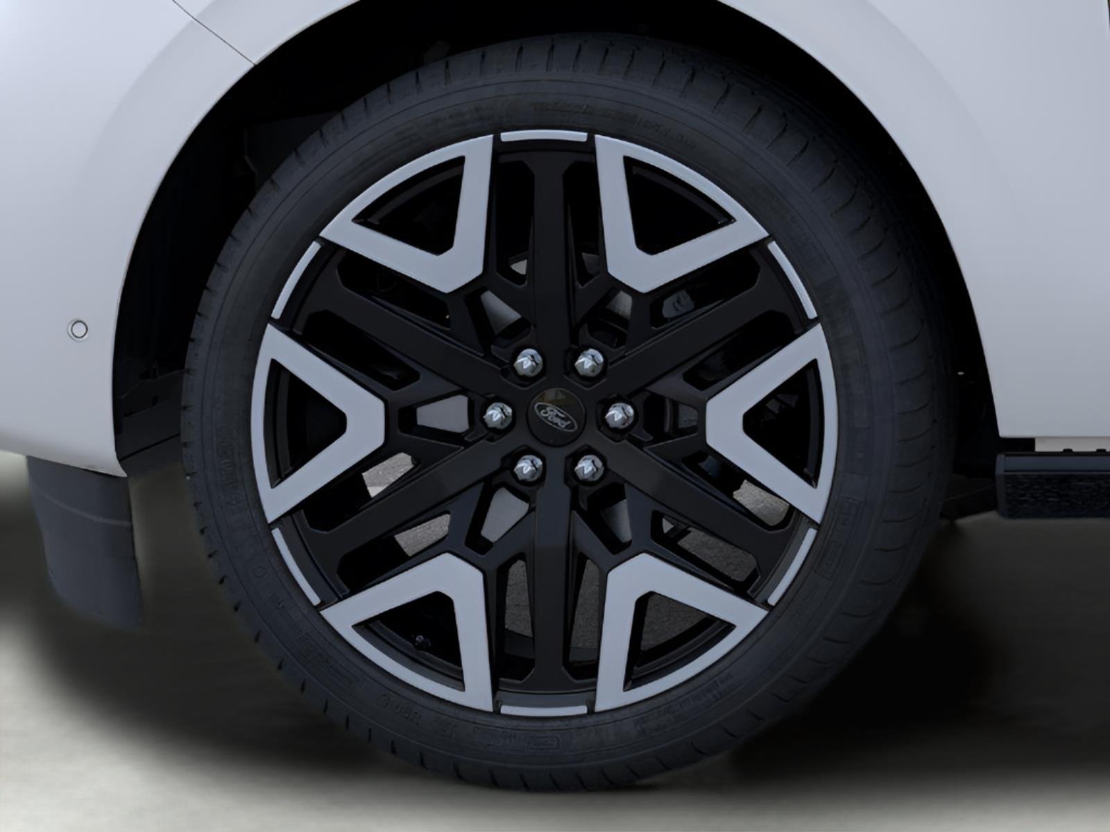New 2026 Star White Metallic Tri-Coat Ford MAX Platinum® image 19