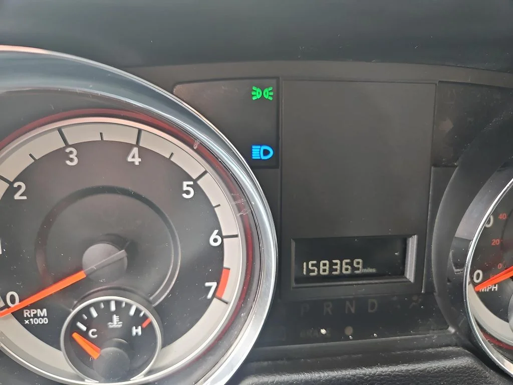 Used 2017 Granite Pearlcoat Dodge SXT image 22