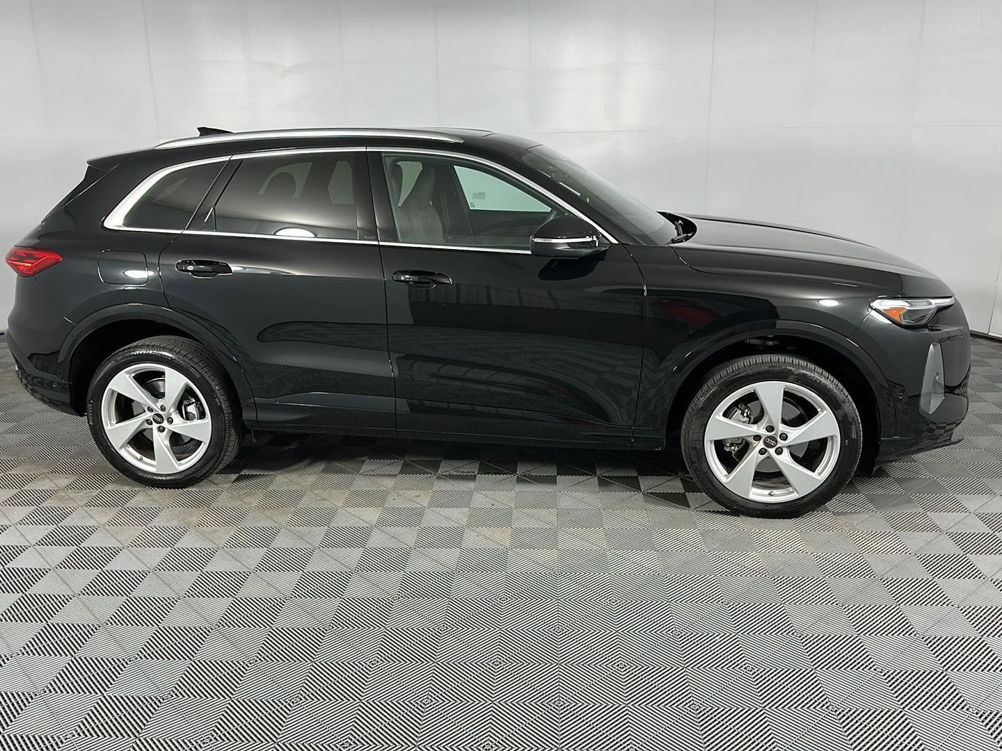 Used 2025 Mythos Black Metallic Audi Premium Plus image 4
