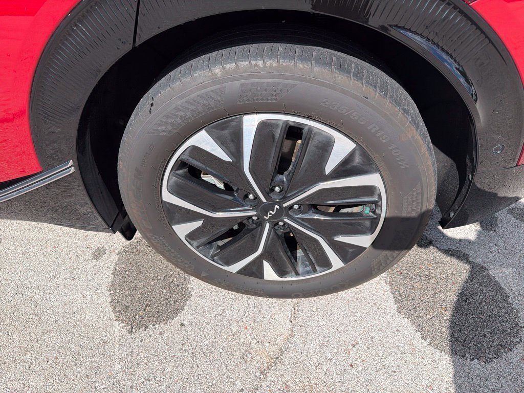 Used 2024 Red Kia Wind image 23