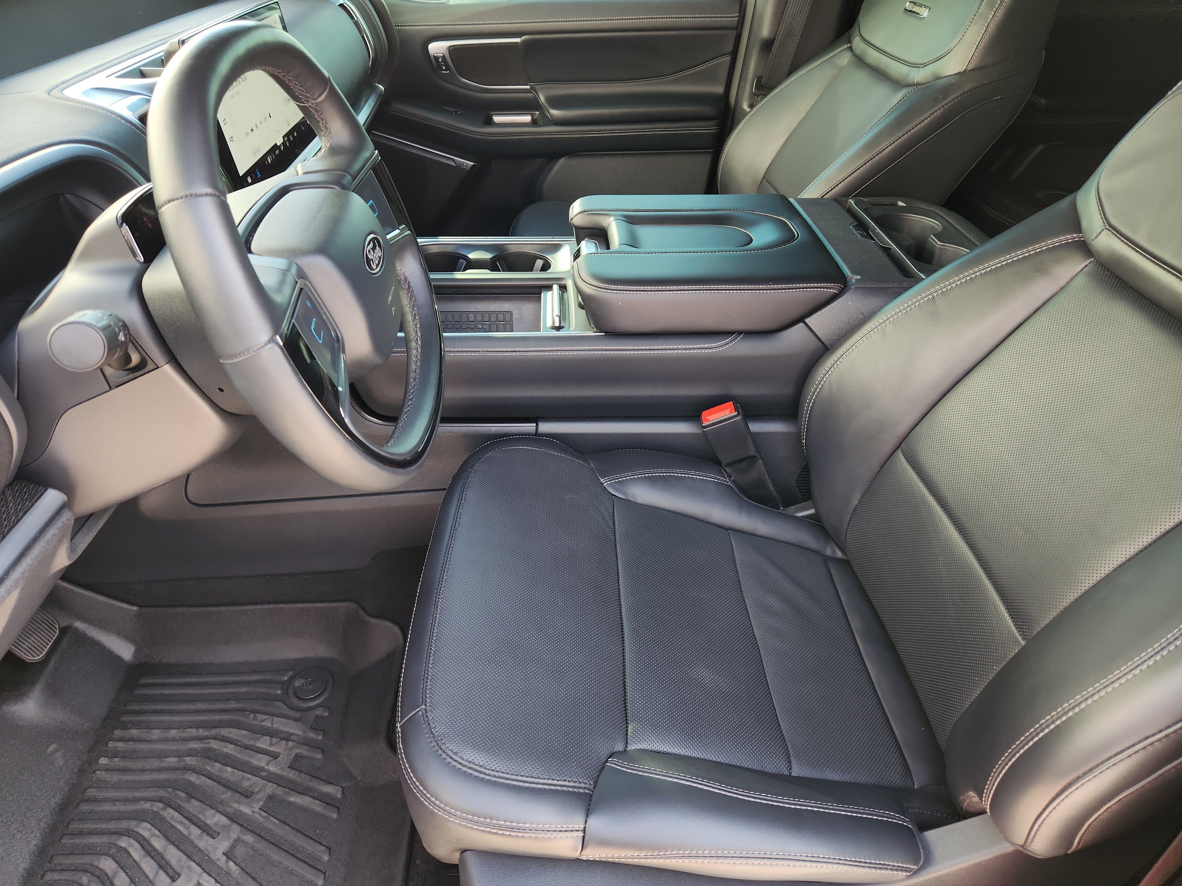 Used 2025 Agate Black Metallic Ford Platinum image 15