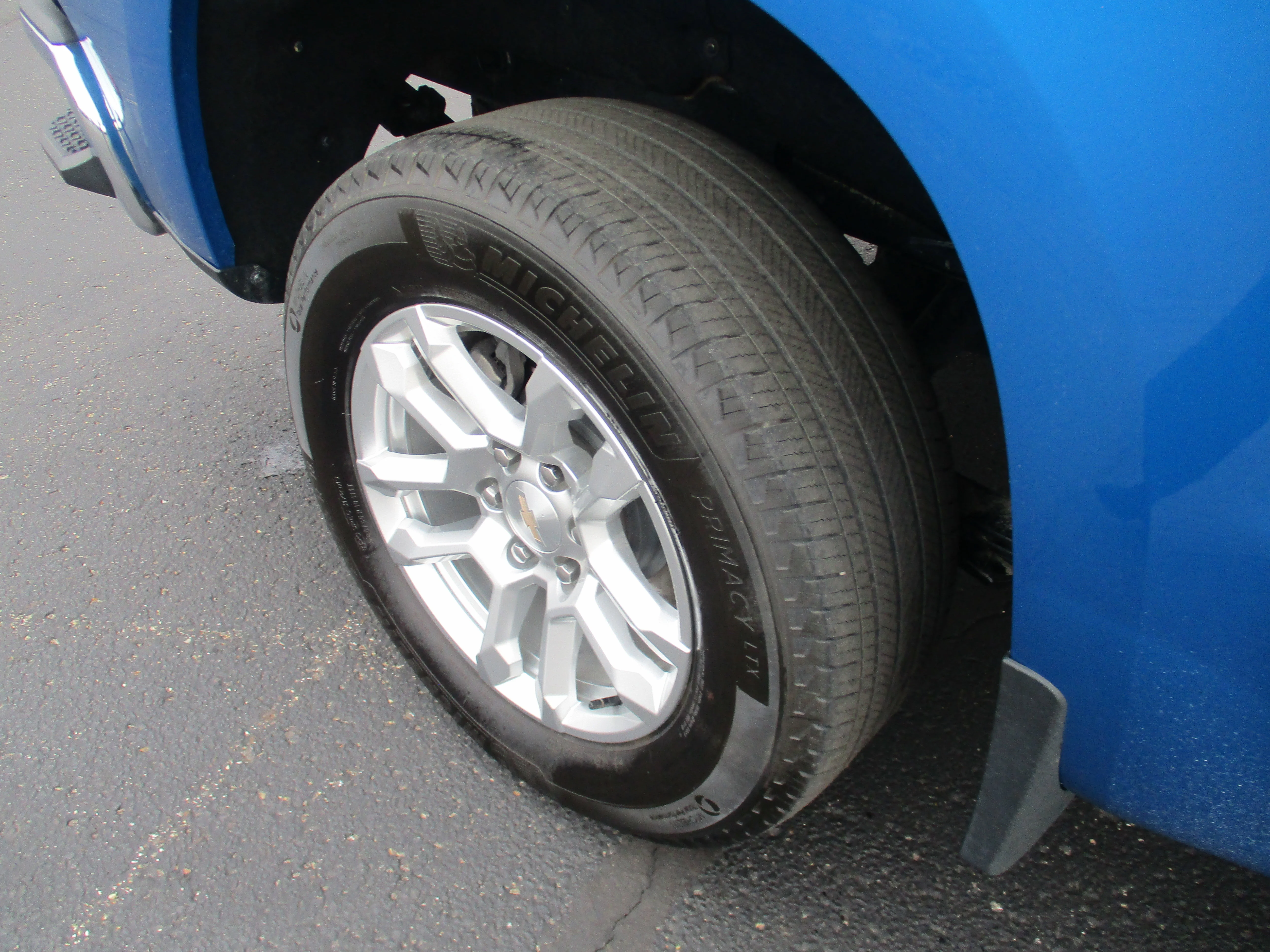 Used 2023 Glacier Blue Metallic Chevrolet LT image 17