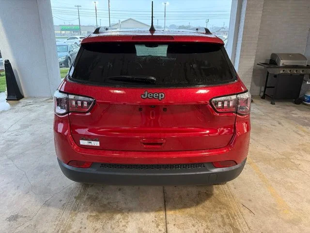 New 2026 Red Hot Pearlcoat Jeep Latitude image 5