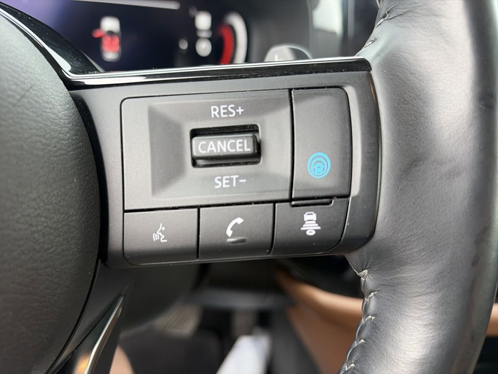 Used 2023 White Nissan Platinum image 21