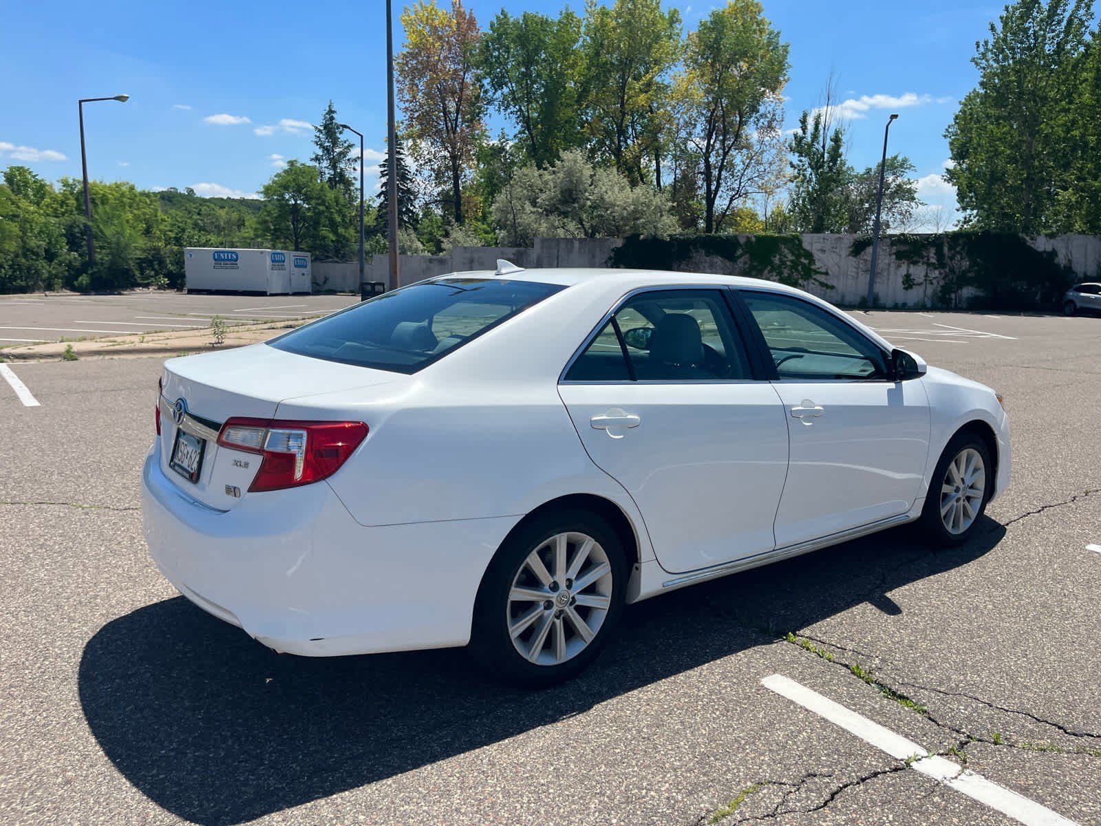 Used 2014 Super White Toyota XLE image 6