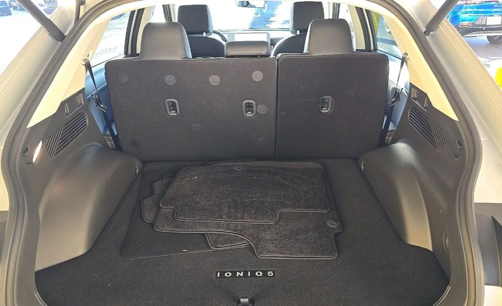 Used 2023 Gold Hyundai SEL image 8