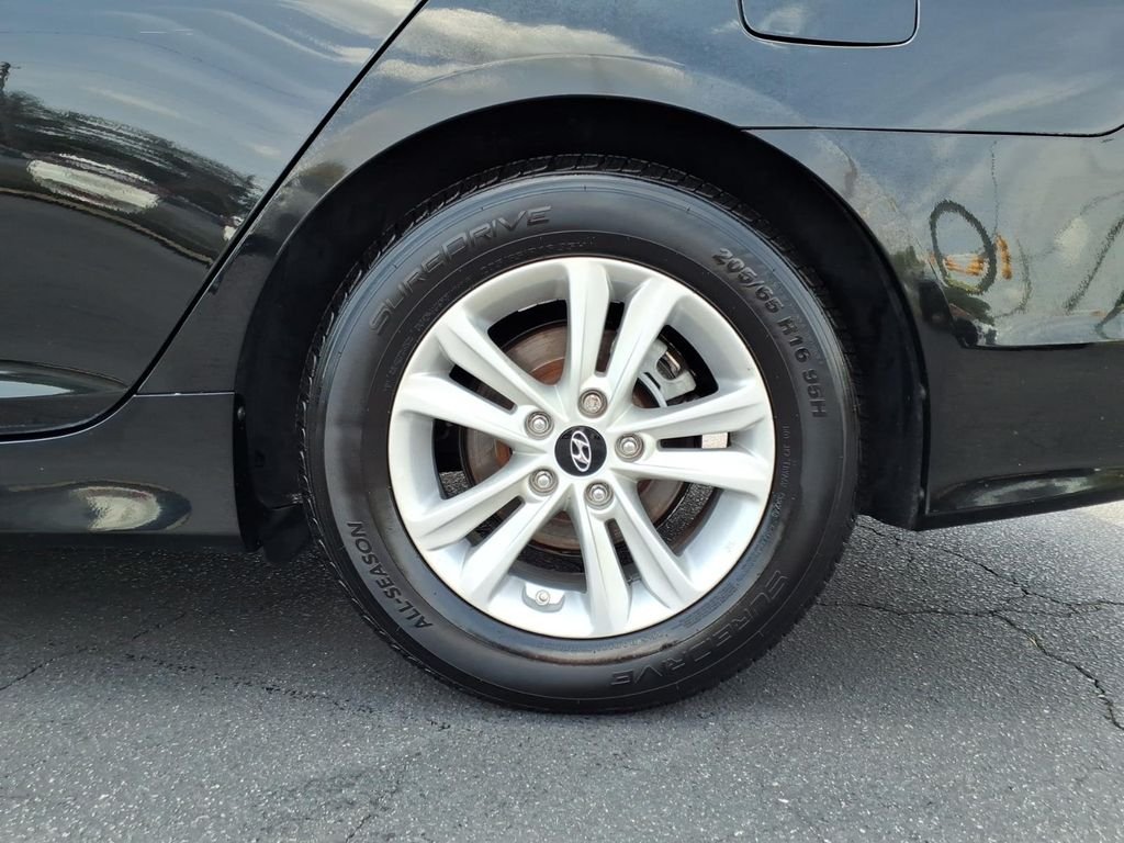 Used 2014 Phantom Black Metallic Hyundai GLS image 20