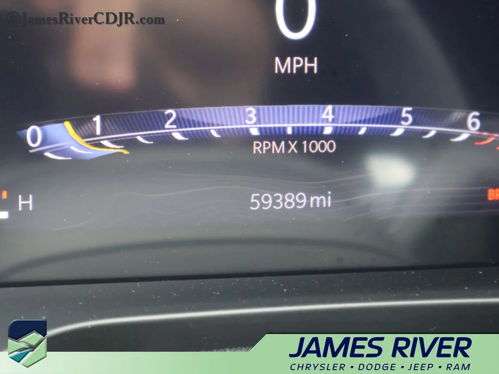 Used 2024 Silver Jeep Altitude image 31