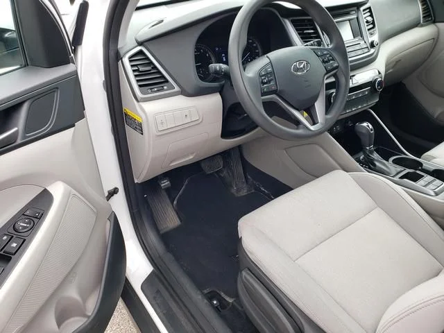 Used 2018 White Hyundai SE image 10