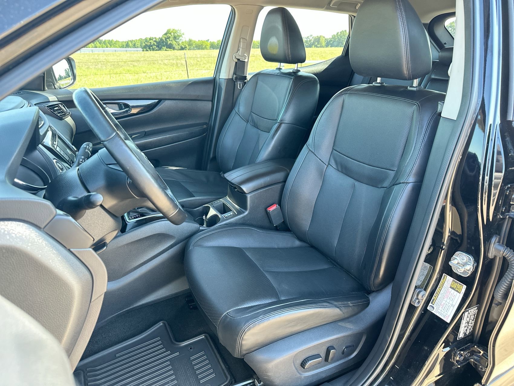 Used 2022 Magnetic Black Pearl Nissan SL image 11