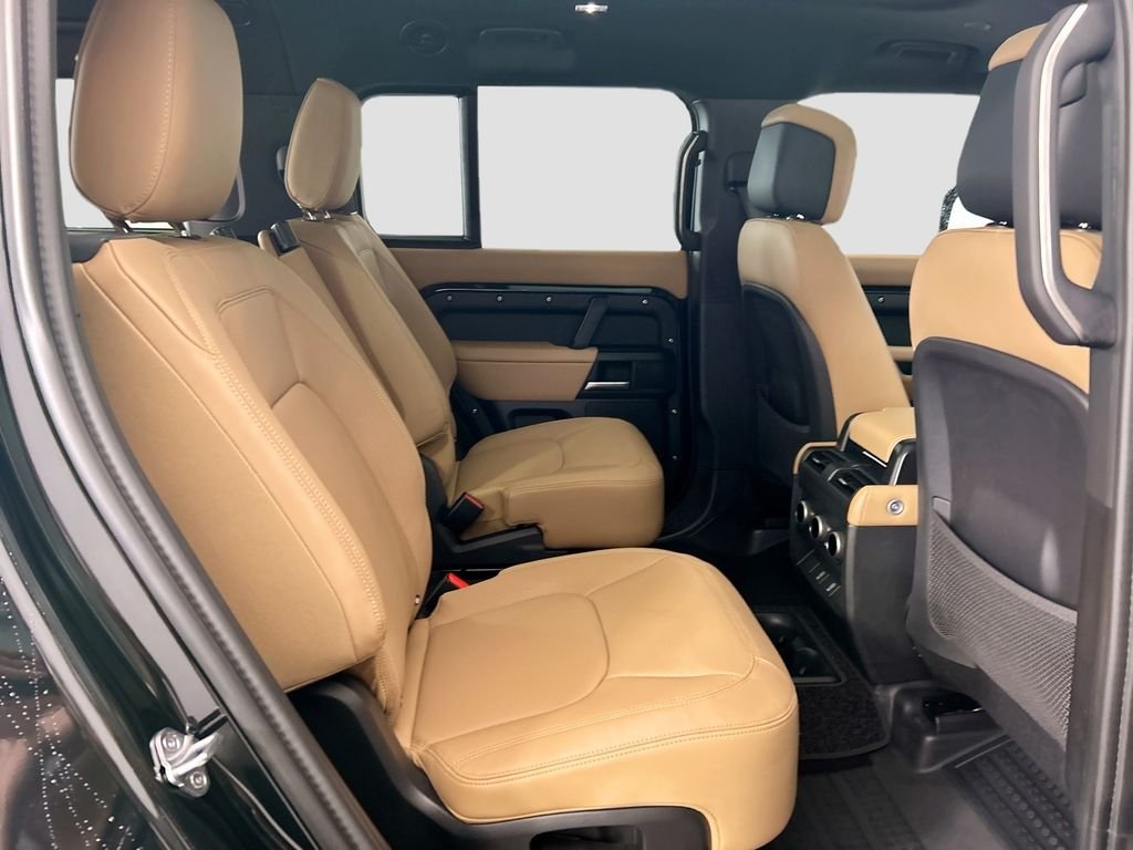 New 2026 Santorini Black Metallic Land Rover X-Dynamic SE image 21