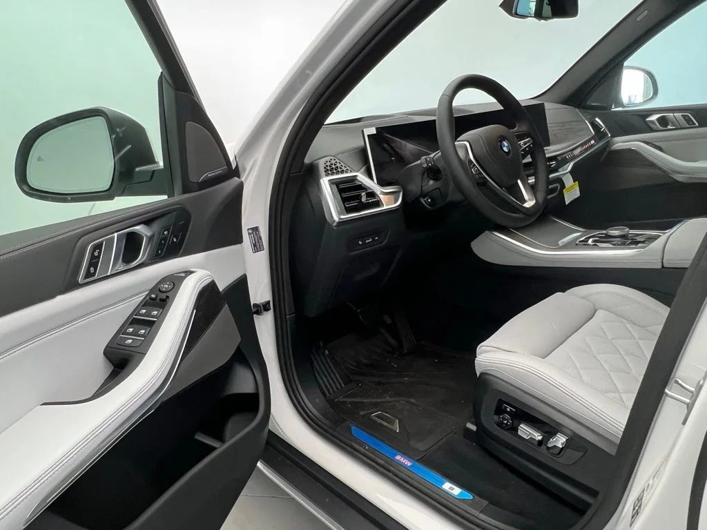 New 2026 Mineral White Metallic BMW xDrive40i image 22