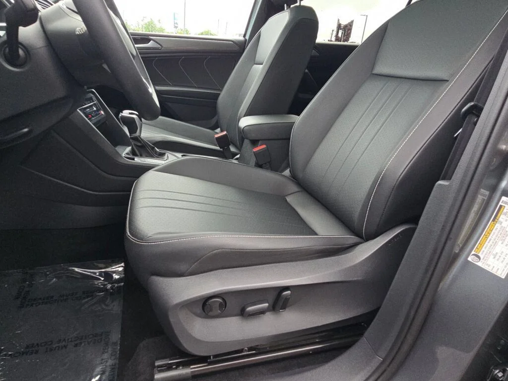 Used 2023 Gray Volkswagen 2.0T SE R-Line Black image 22