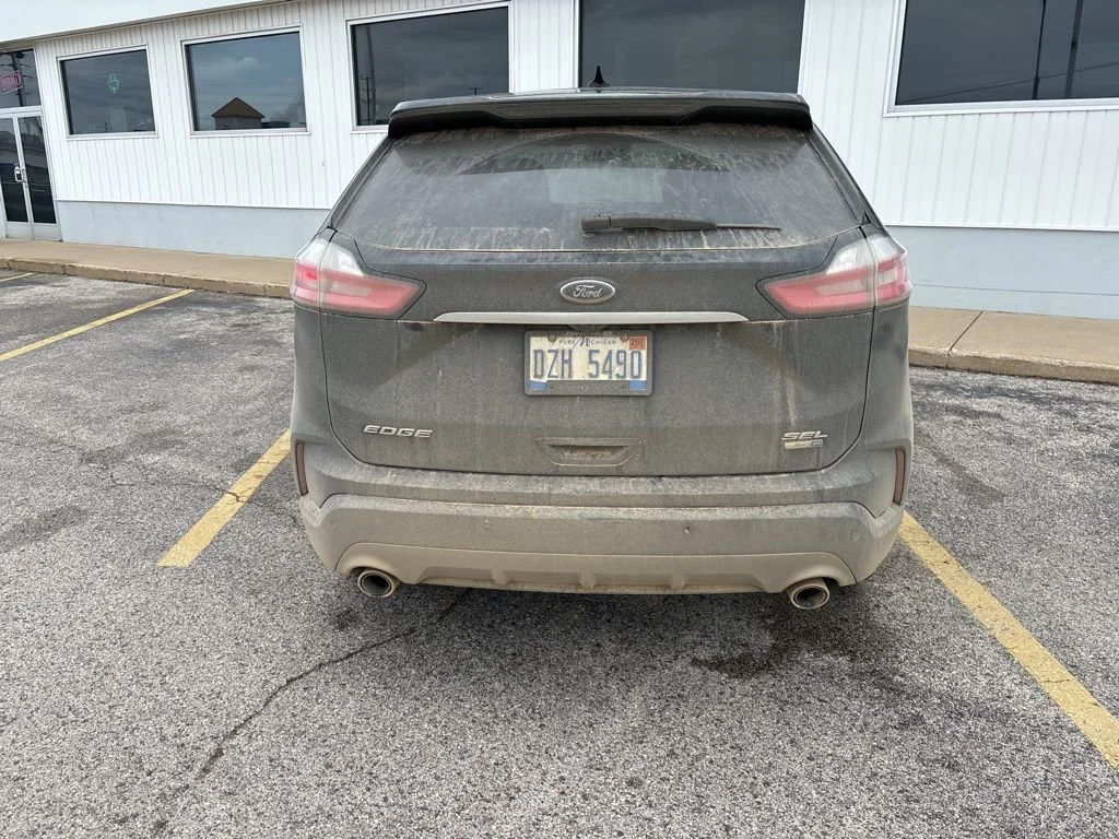Used 2019  Ford SEL image 2