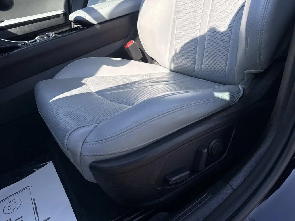 Used 2022 Black Kia EX image 23
