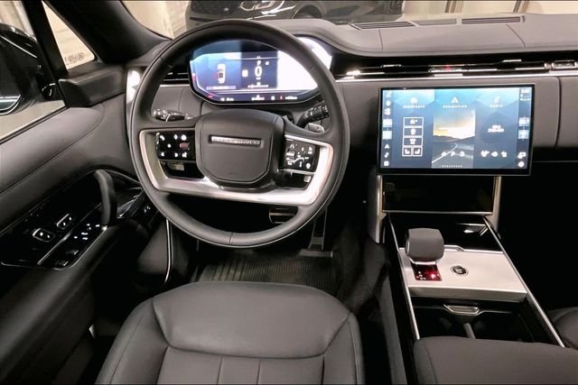 Used 2025 Green Land Rover SE image 4