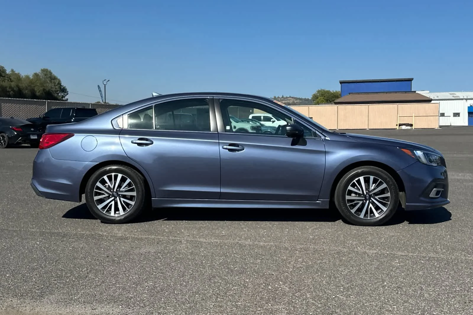 Used 2018 Twilight Blue Metallic Subaru Premium image 2