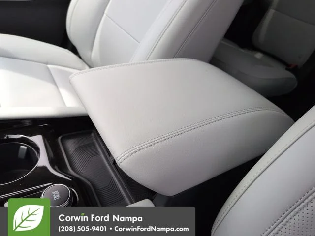 New 2026 Star White Metallic Tri-Coat Ford Platinum image 19