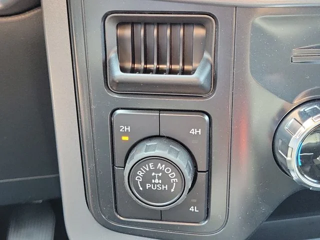 New 2026 Carbonized Gray Metallic Ford XLT image 34