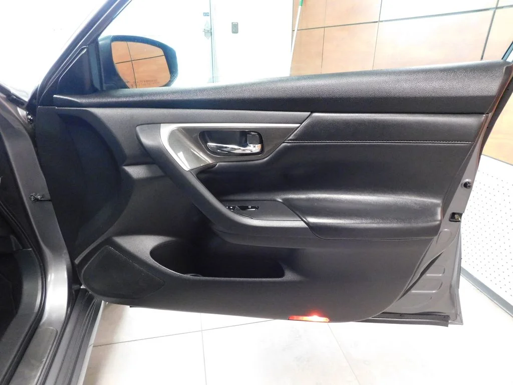 Used 2015 Gun Metallic Nissan 2.5 SL image 37