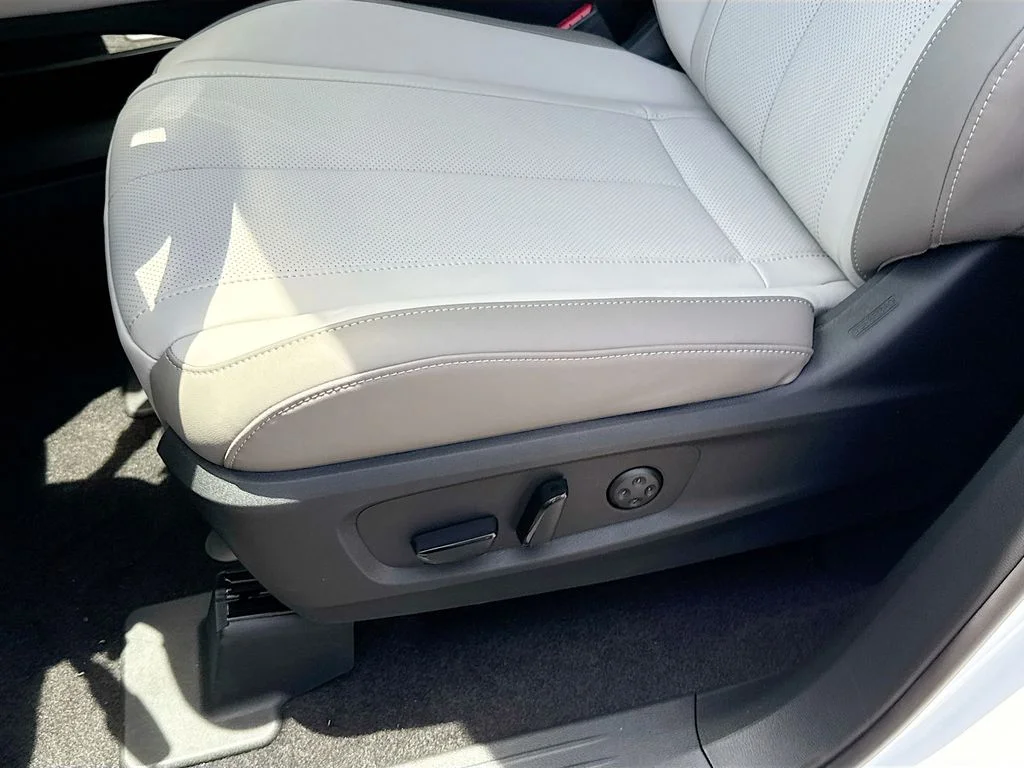 New 2027 RADIANT WHITE INFINITI Luxe FWD image 20