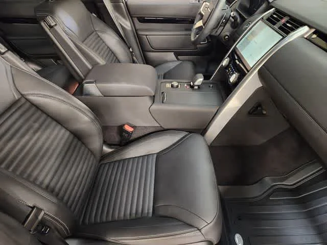Used 2025 Santorini Black Metallic Land Rover S image 4