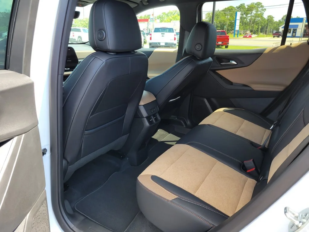 New 2026 Polar White Tricoat Chevrolet ACTIV image 15