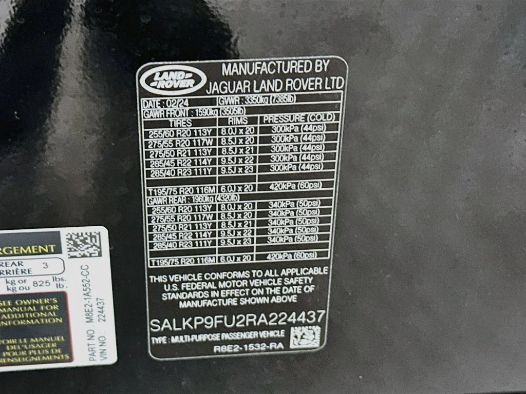 Used 2024 Santorini Black Metallic Land Rover SE image 35