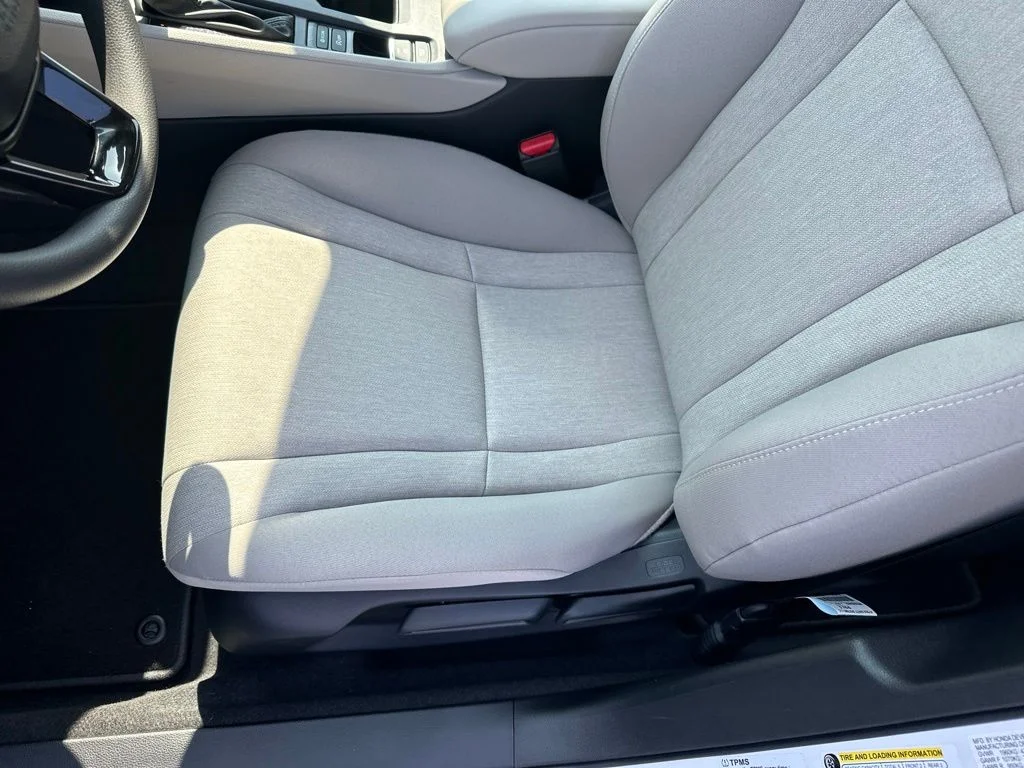 New 2026 Platinum White Pearl Honda LX image 25