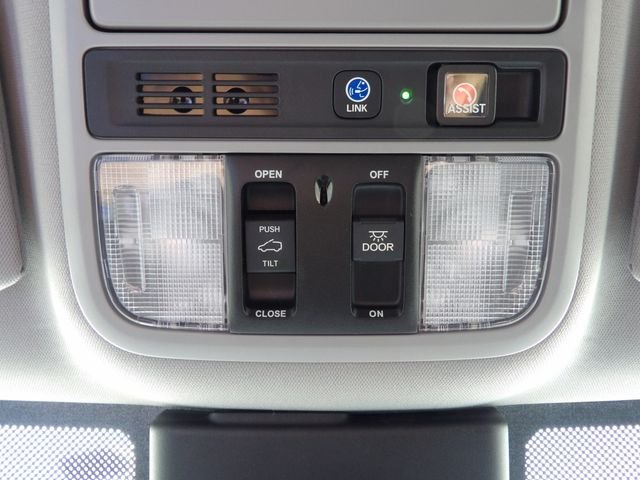 Used 2022 Lunar Silver Metallic Honda Touring image 42